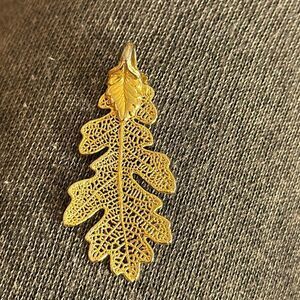 Vintage‎ gold plated leaf pendant
